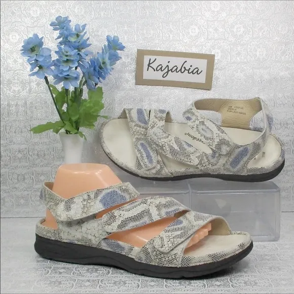 Like new BAREFOOT FREEDOM Angela Sandals Size 11M