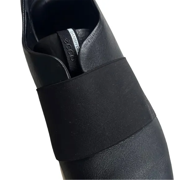 Like New Ecco Leather Slip-On Loafers Women’s Size 10