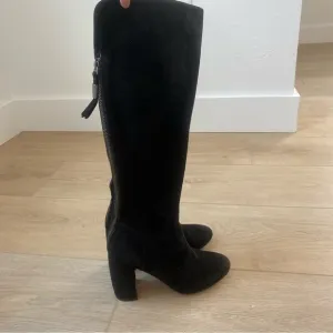 Linea De Paola Black Suede Heeled Boots