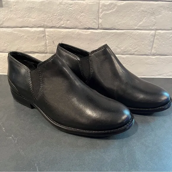 L.L. Bean sz 7 black leather slip on loafers