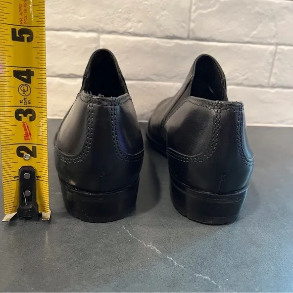 L.L. Bean sz 7 black leather slip on loafers
