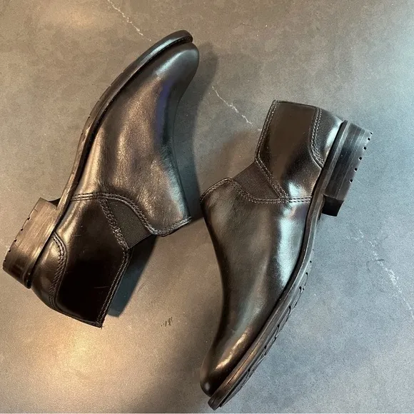 L.L. Bean sz 7 black leather slip on loafers