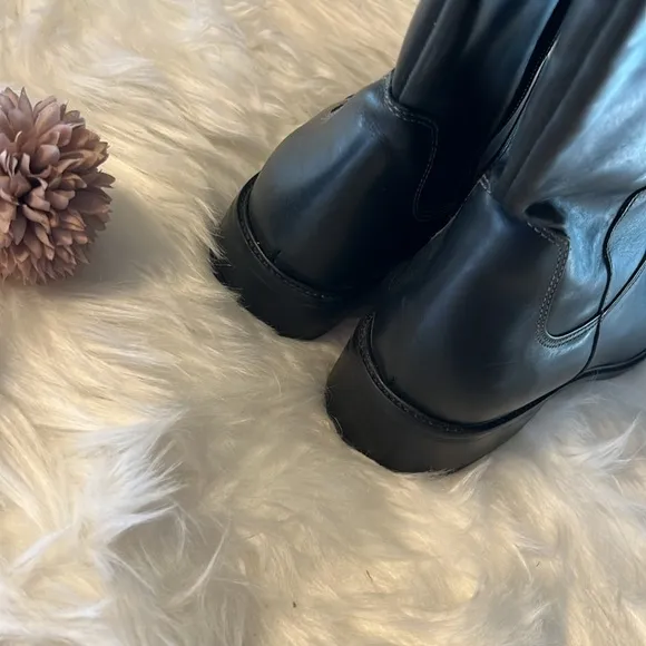 L.L. Bean Women’s British Black Leather Riding Boots