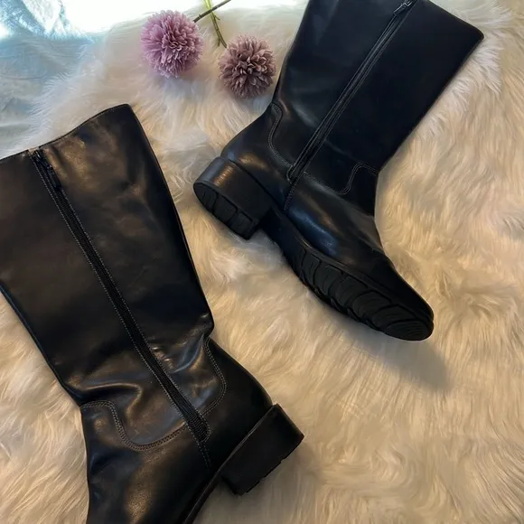 L.L. Bean Women’s British Black Leather Riding Boots