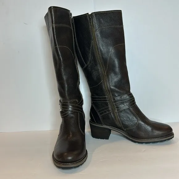 LLBean women’s Deerfield knee high leather dark brown boots. Size 8.5