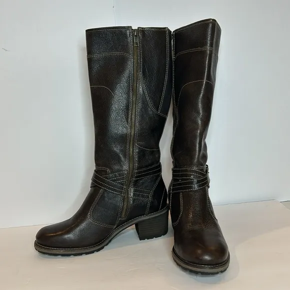 LLBean women’s Deerfield knee high leather dark brown boots. Size 8.5