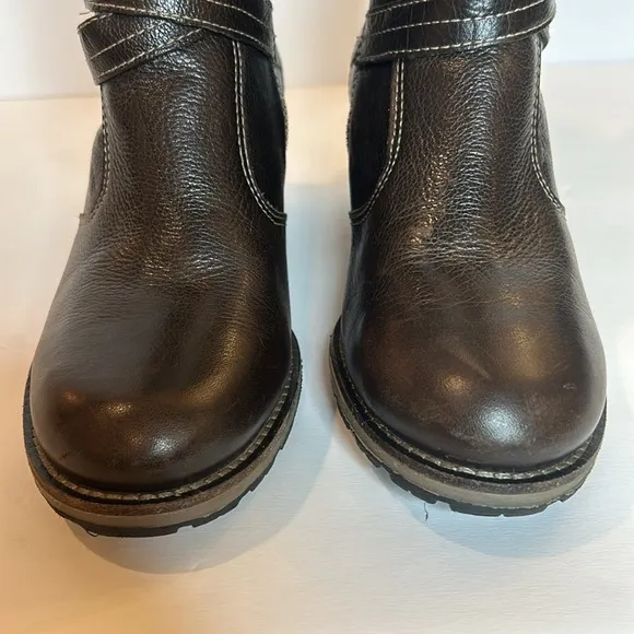 LLBean women’s Deerfield knee high leather dark brown boots. Size 8.5