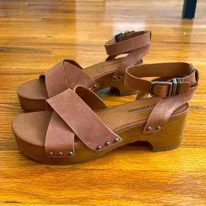 🆕🏷️Lucky Brand Leather Wooden Clog Sandals