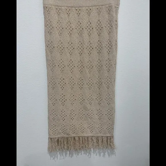 Mango Fringed detail knitted Midi skirt Size L NWT perfect for winter/Spring