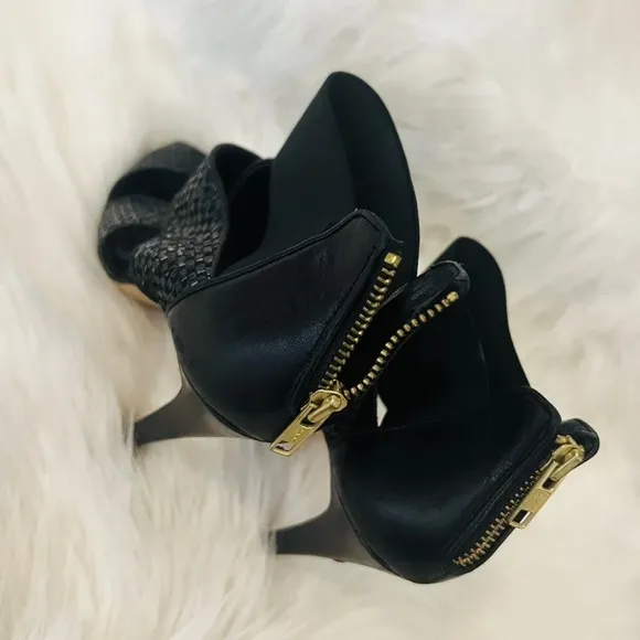 Manolo Blahnik - Black Elastic &amp; Leather Strappy Sandals Handmade In Italy US 8