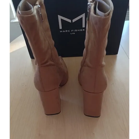 Marc Fisher LTD Medium Natural Suede Larry Pointed Toe Ankle Boot Size 9.5 NIB