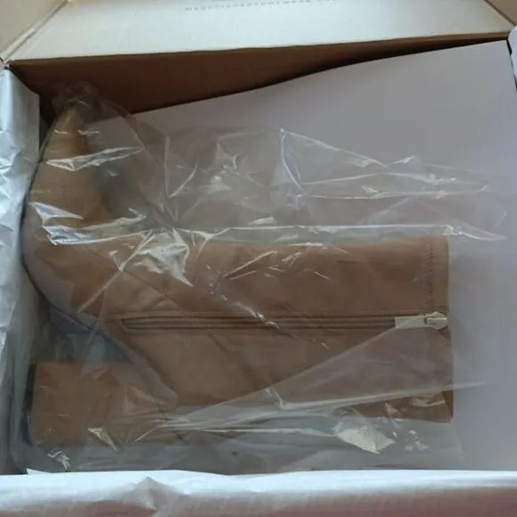 Marc Fisher LTD Medium Natural Suede Larry Pointed Toe Ankle Boot Size 9.5 NIB