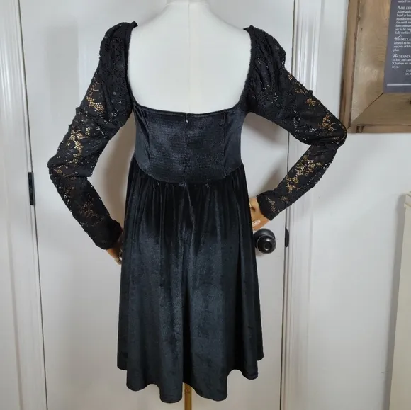 Mary Wyatt Alice Velvet Babydoll Dress Gothic Black Lace Sleeves Size 10