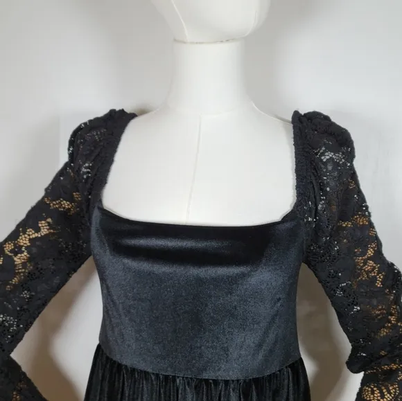 Mary Wyatt Alice Velvet Babydoll Dress Gothic Black Lace Sleeves Size 10