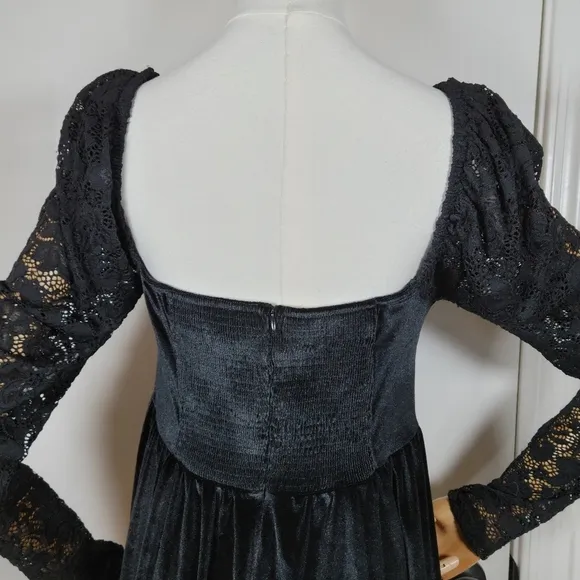 Mary Wyatt Alice Velvet Babydoll Dress Gothic Black Lace Sleeves Size 10