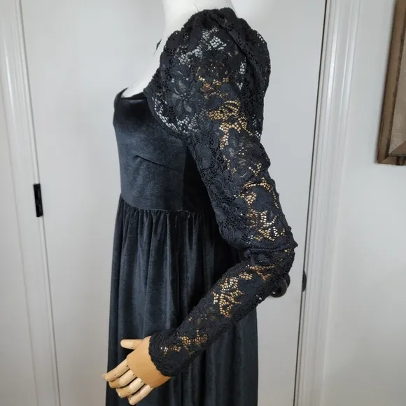 Mary Wyatt Alice Velvet Babydoll Dress Gothic Black Lace Sleeves Size 10