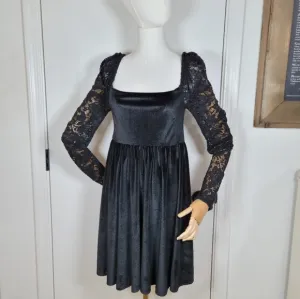 Mary Wyatt Alice Velvet Babydoll Dress Gothic Black Lace Sleeves Size 10