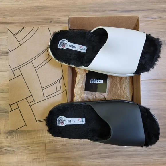 MELISSA FLUFFY SLIDE   CRUELLA SPECIAL EDITION,Size 9, one black, one white