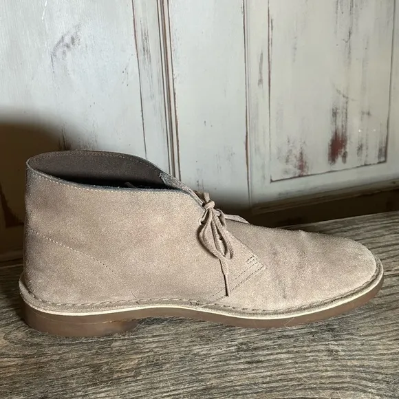 Mens Clarks Originals Signature Suede Desert Chukka Casual Boot in Sand US 11