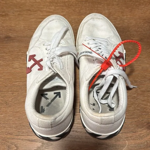 Men’s OFF WHITE Low Vulcanized Canvas Sneakers (Size 42)