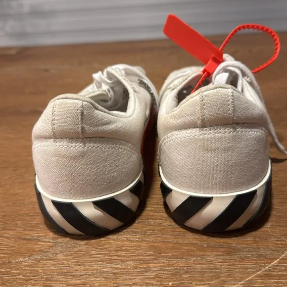 Men’s OFF WHITE Low Vulcanized Canvas Sneakers (Size 42)