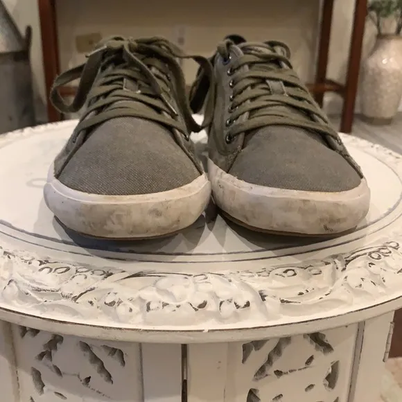 Men’s olive Green canvas diesel sneakers size 11
