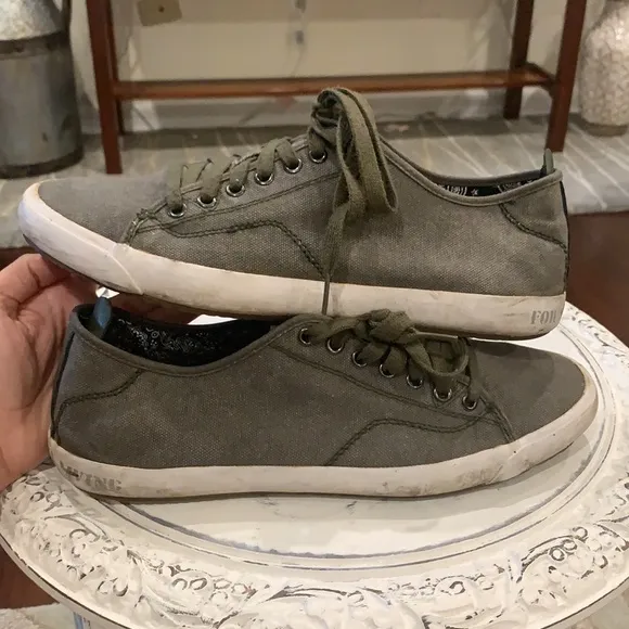 Men’s olive Green canvas diesel sneakers size 11