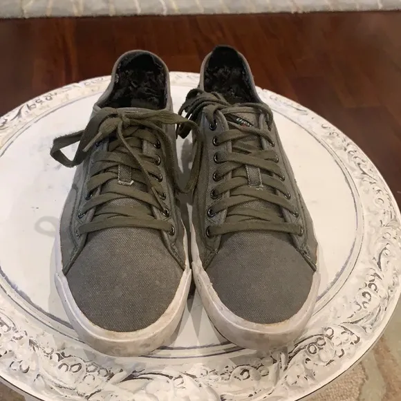 Men’s olive Green canvas diesel sneakers size 11