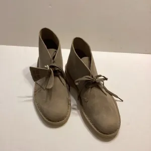 Men's Tan Clark’s Desert Suede Boots