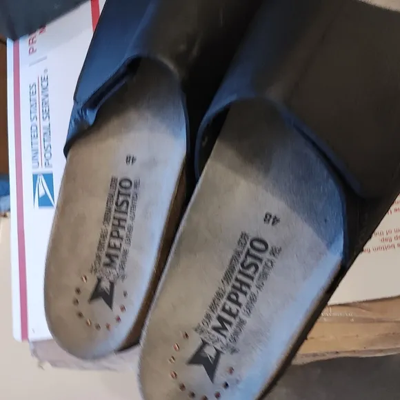 Mephisto Black and Gray Comfort Sandals