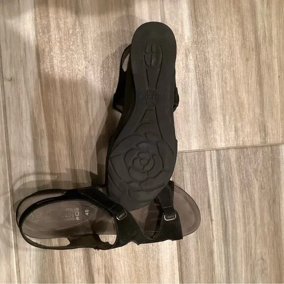 Mephisto Paris Women’s Black Bucksoft Leather Sandals in Size 40 Preloved