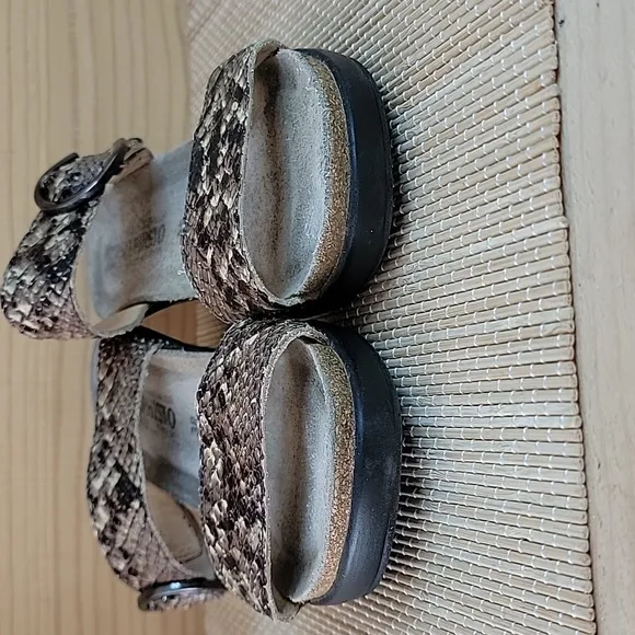 Mephisto Wedge Sandals Womens sz8  38 Beige Leather Snakeskin Comfort Straps