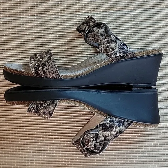 Mephisto Wedge Sandals Womens sz8  38 Beige Leather Snakeskin Comfort Straps