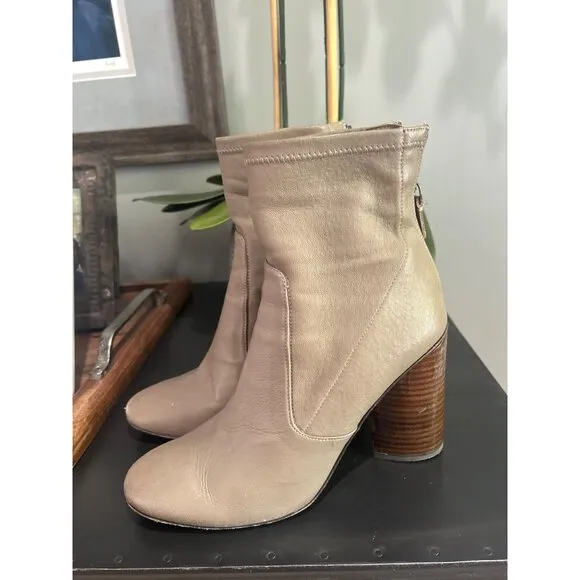 Mercedes Castillo Stretch Nappa Dessa Round Toe Boots Tan Womens Size 38 8