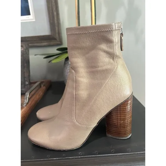 Mercedes Castillo Stretch Nappa Dessa Round Toe Boots Tan Womens Size 38 8