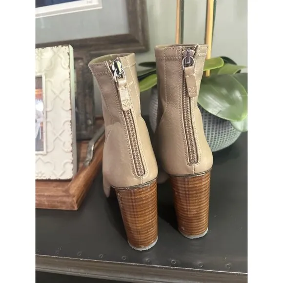 Mercedes Castillo Stretch Nappa Dessa Round Toe Boots Tan Womens Size 38 8