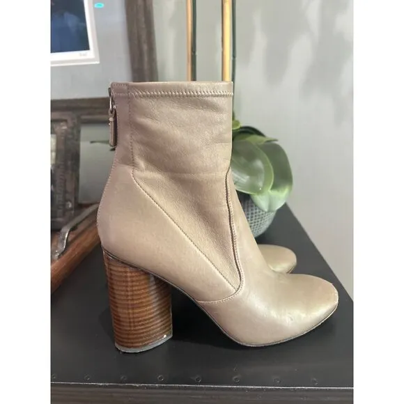 Mercedes Castillo Stretch Nappa Dessa Round Toe Boots Tan Womens Size 38 8