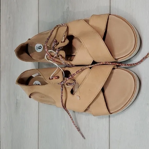 Merrell Woman Roam Cross Comfort Leather Platform Sandals shoes sz 6