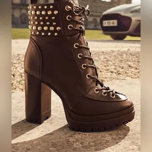 Michael Kors $245 Yvonne Studded Leather Boot Brown Size 6M