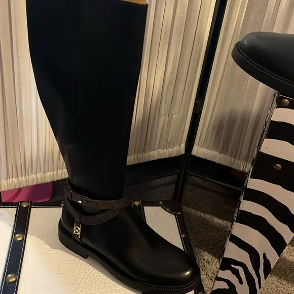 Michael Kors Abigail Boots size 6.5 Black with Brown accents Gold hardware♥️