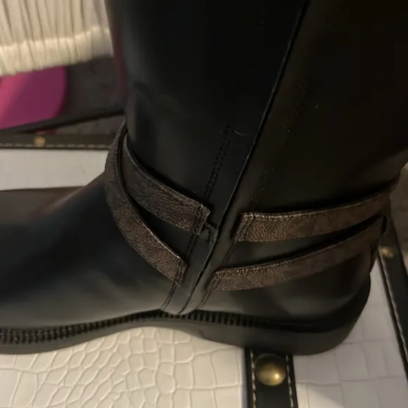 Michael Kors Abigail Boots size 6.5 Black with Brown accents Gold hardware♥️