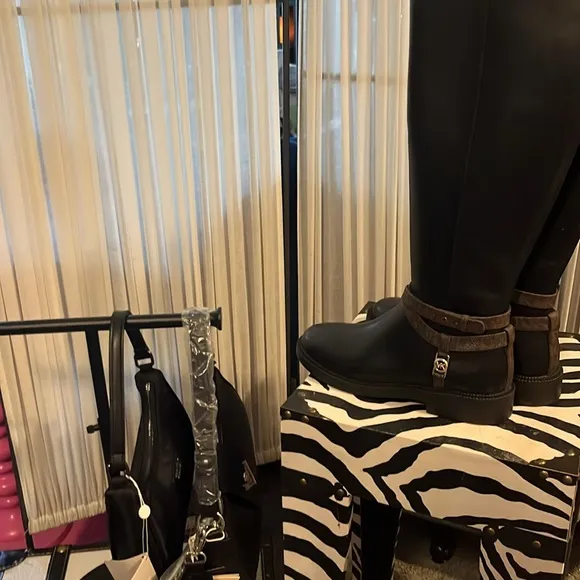 Michael Kors Abigail Boots size 6.5 Black with Brown accents Gold hardware♥️