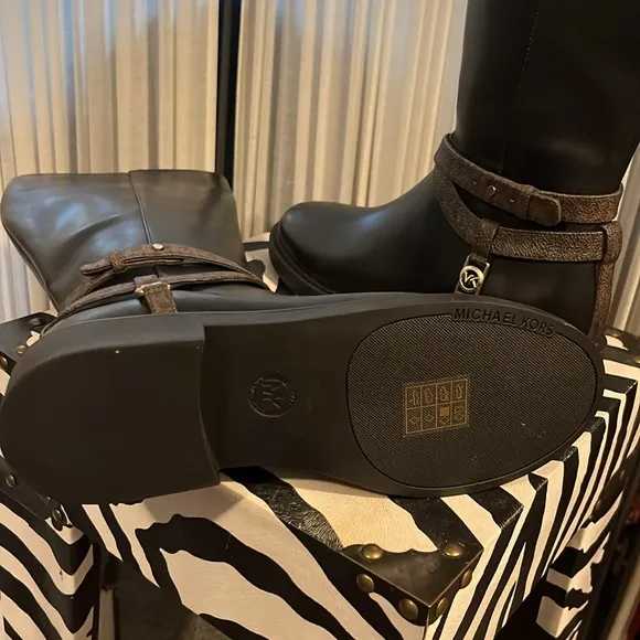 Michael Kors Abigail Boots size 6.5 Black with Brown accents Gold hardware♥️