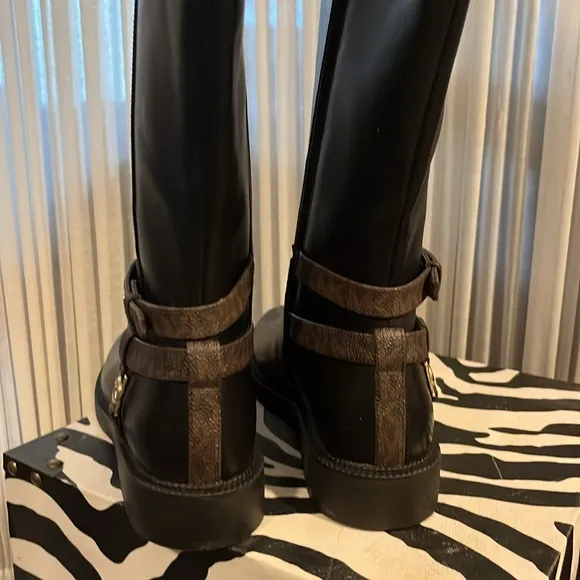 Michael Kors Abigail Boots size 6.5 Black with Brown accents Gold hardware♥️