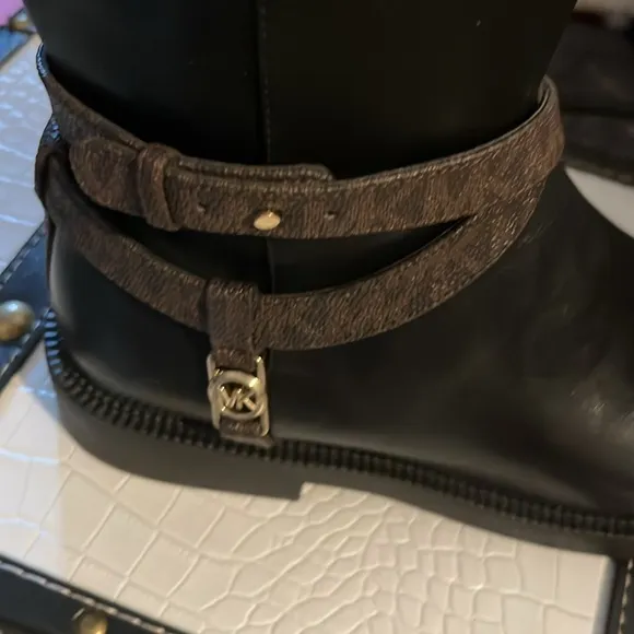 Michael Kors Abigail Boots size 6.5 Black with Brown accents Gold hardware♥️