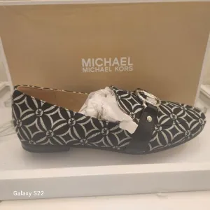 Michael Kors &quot;Rory&quot; Loafers. NIB. Size 6