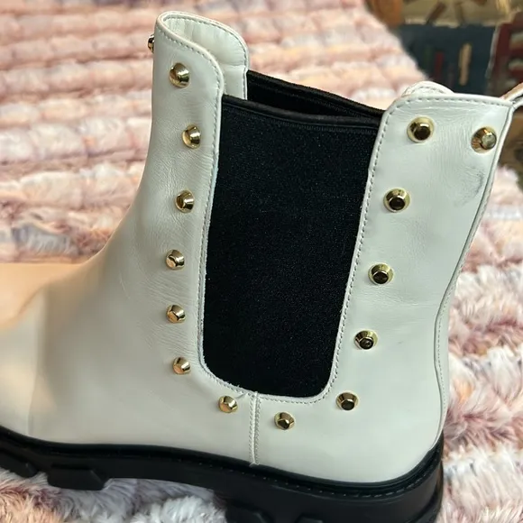 Michael Kors Off white Boots size 10