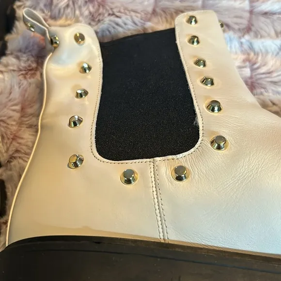 Michael Kors Off white Boots size 10