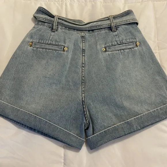 MILO DENIM SHORTS IN LIGHT BLUE