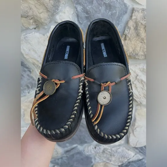 Minnetonka Mens Moccasin Loafers Sz 10 Black Brwn Leather Concho Western Slip On